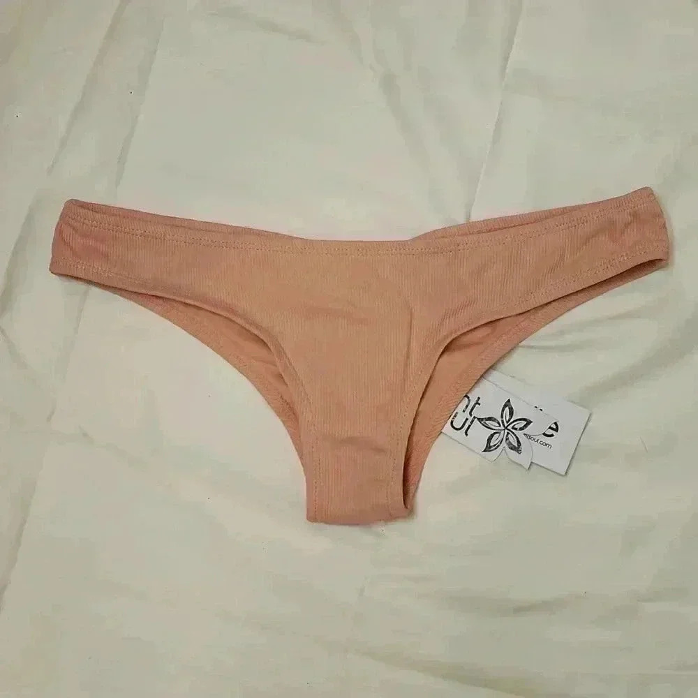 NWT Quintsoul bathsuit bottom Peach 🍑 with scrunch bottom NEVER WORN